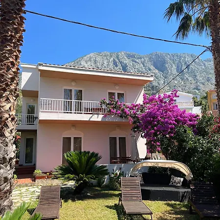 Apartments-villa Ilaria *