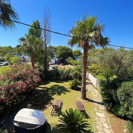 Apartments-villa Ilaria * Živogošće